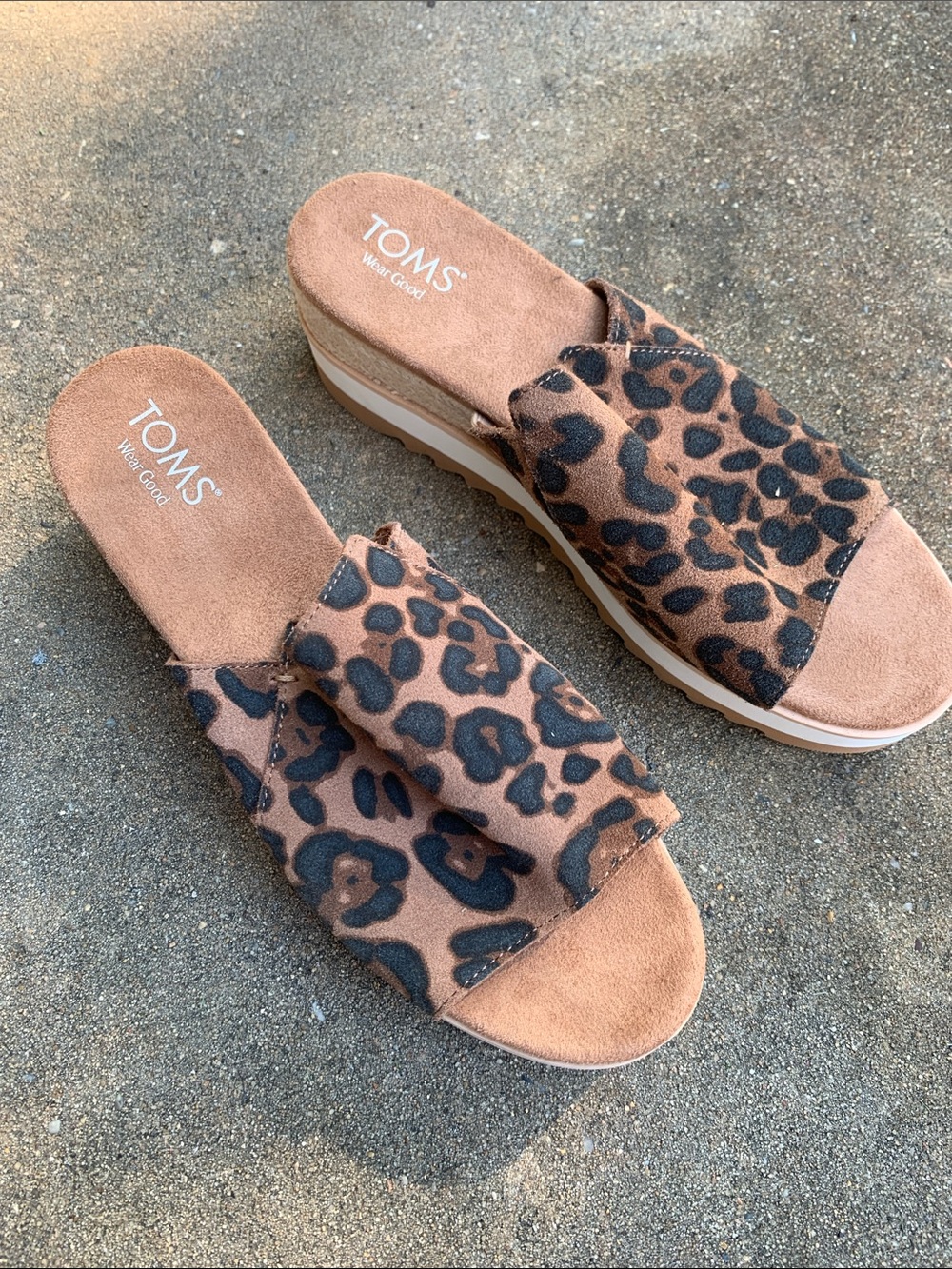 Brand new/ TOMS Leopard Print Platform Slide Sandals in Brown and Black